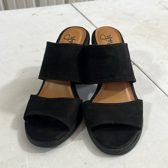 Y.Not, size 7, black and tan - Picture 1 of 3